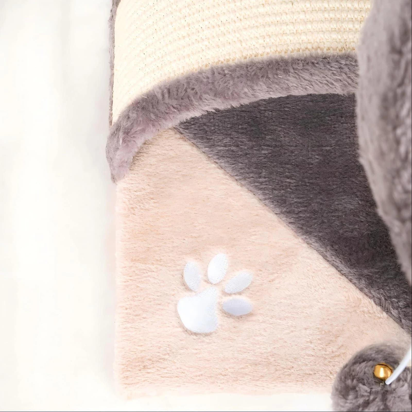 Cat Scratcher Lounge - Image 1