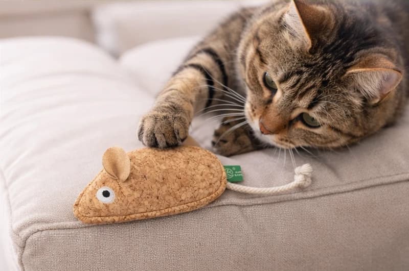 Giocattolo per gatti Verdara Cork Couture con erba gatta - Image 22